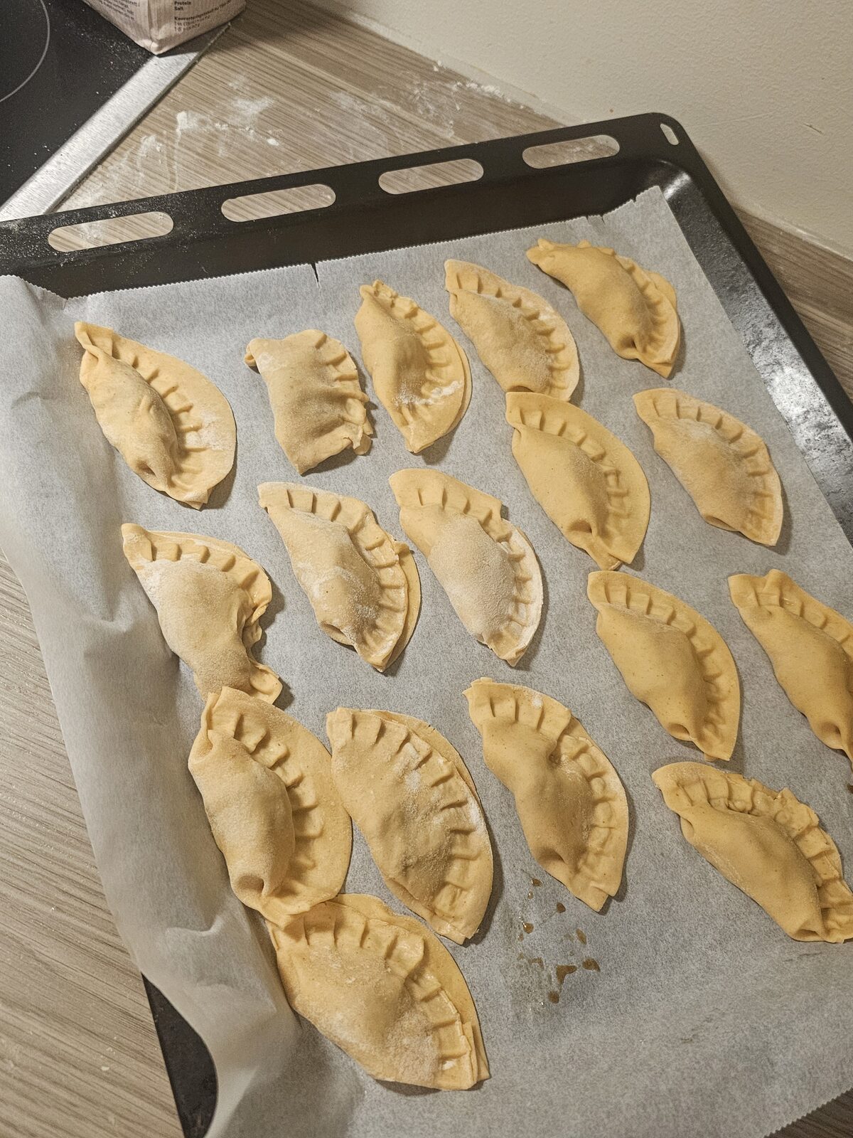 Hjemmelagde dumplings klare til steking
